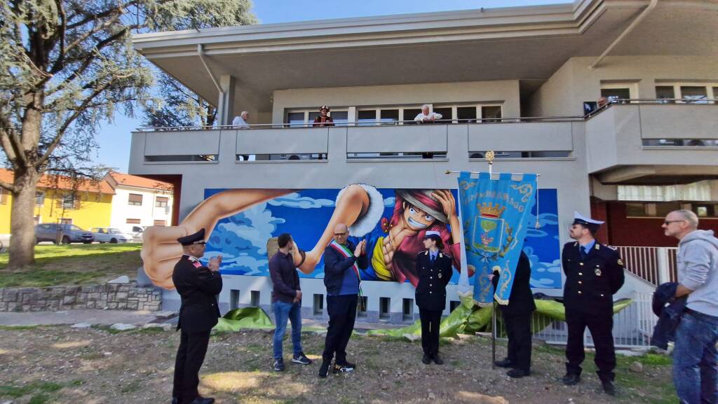 Taglio del nastro a Parabiago per il nuovo murale di Cheone ispirato al manga One Piece