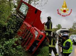 Tir ribaltata a Somma Lombardo