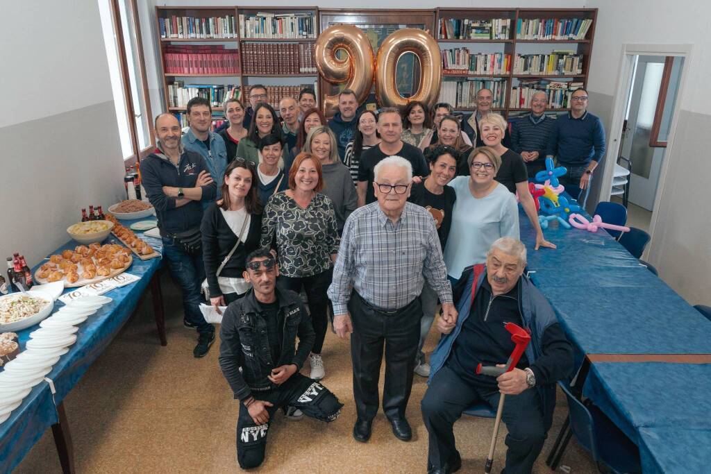 Un maestro che ha lasciato il segno: grande festa a sorpresa per i 90 anni di Benito Adelio Boldetti