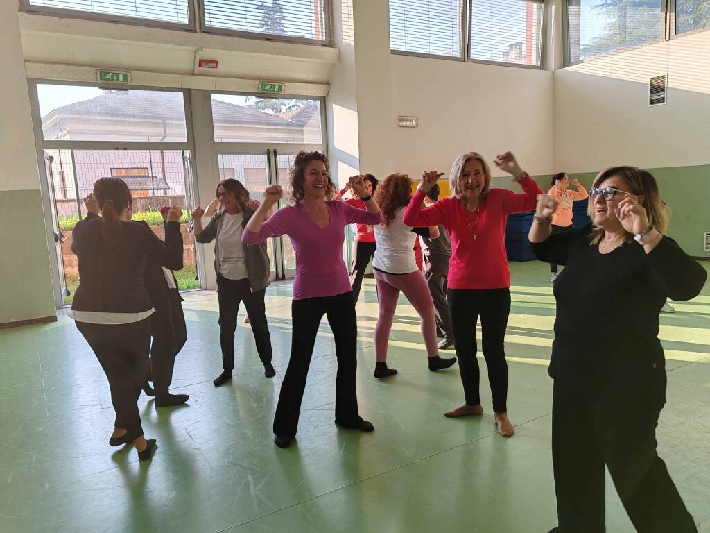 Yoga, yoga della risata, donne, Castiglione Olona 