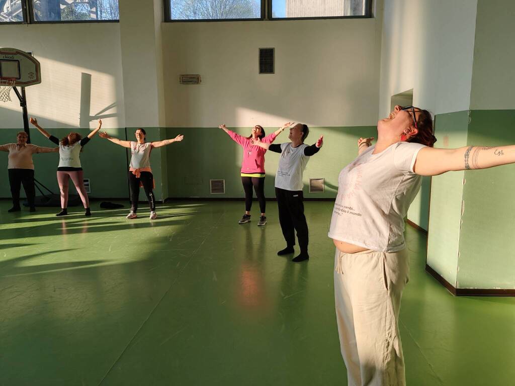 Yoga, yoga della risata, donne, Castiglione Olona 