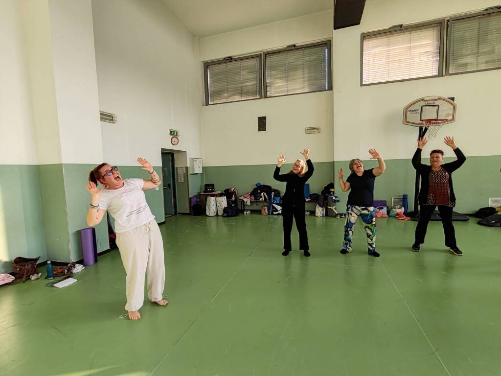 Yoga, yoga della risata, donne, Castiglione Olona 