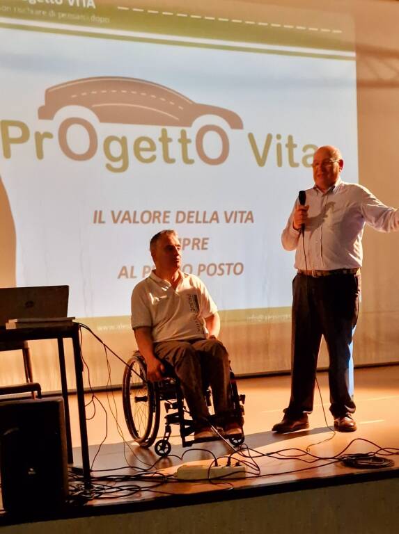 Alessio Tavecchio si racconta alle scuole di Cerro Maggiore