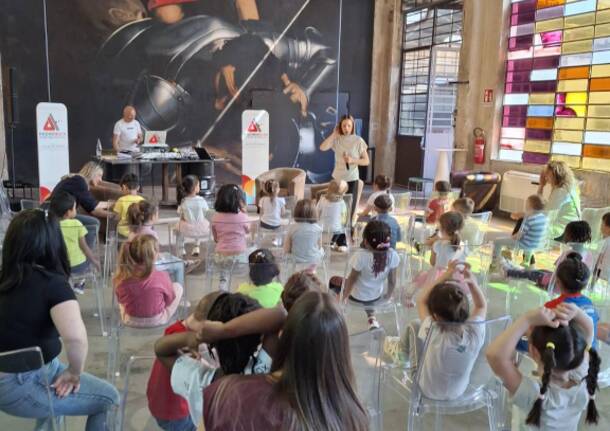 Bimbi in radio, l’emozionante avventura della scuola Galli di Somma Lombardo