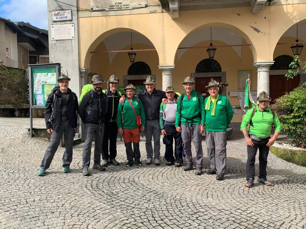 Partono gli alpini di Brinzio per la grande adunata di Biella