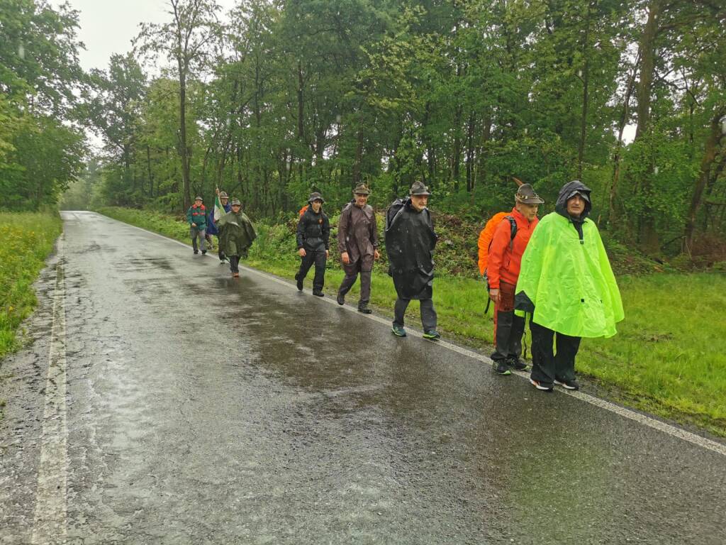 Da Angera a Romagnano Sesia, la seconda tappa degli alpini di Brinzio