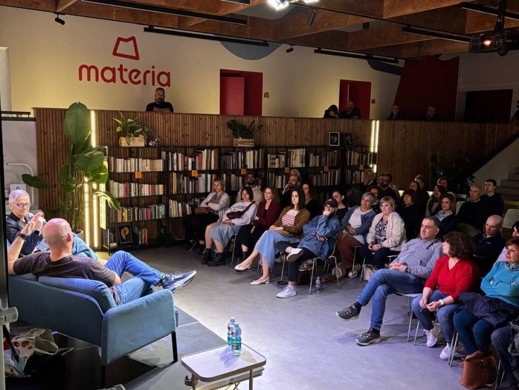 Svaresando a Materia