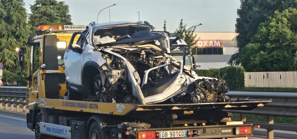 Il terribile schianto in provincia di Brescia: morta la madre di tre figli