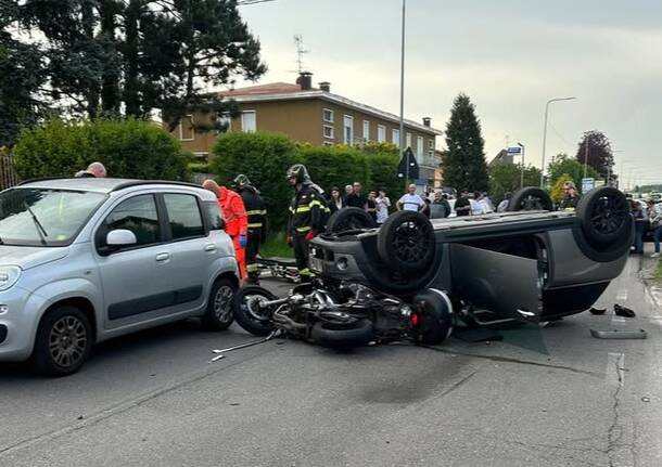 Incidente stradale tra un’auto e una moto a Cassano Magnago