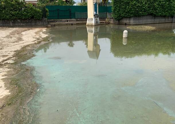 Una chiazza sul lago di varese tra Bodio e Capolago
