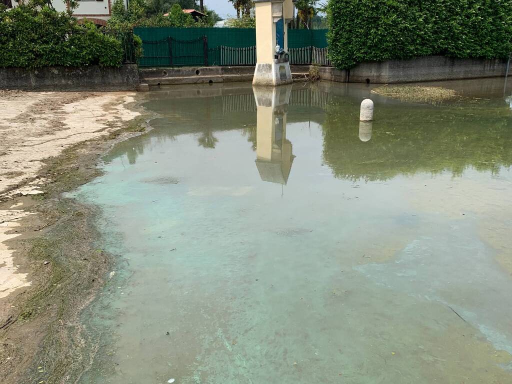 Chiazza tra Bodio e Capolago sul lago di Varese