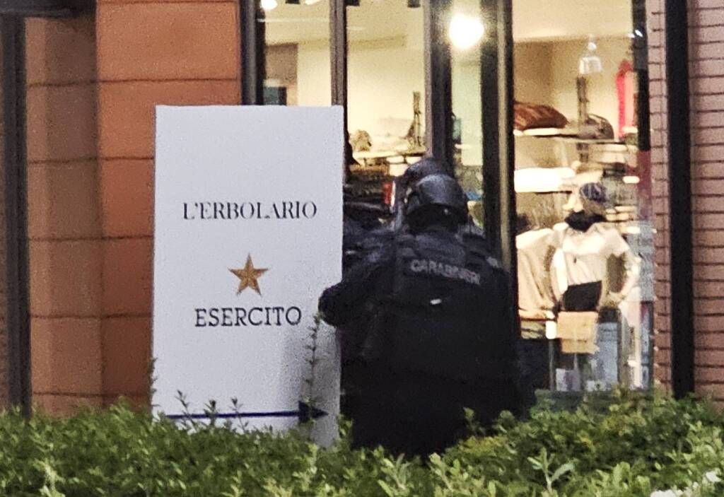Esercitazione antiterrorismo all'outlet Vicolungo