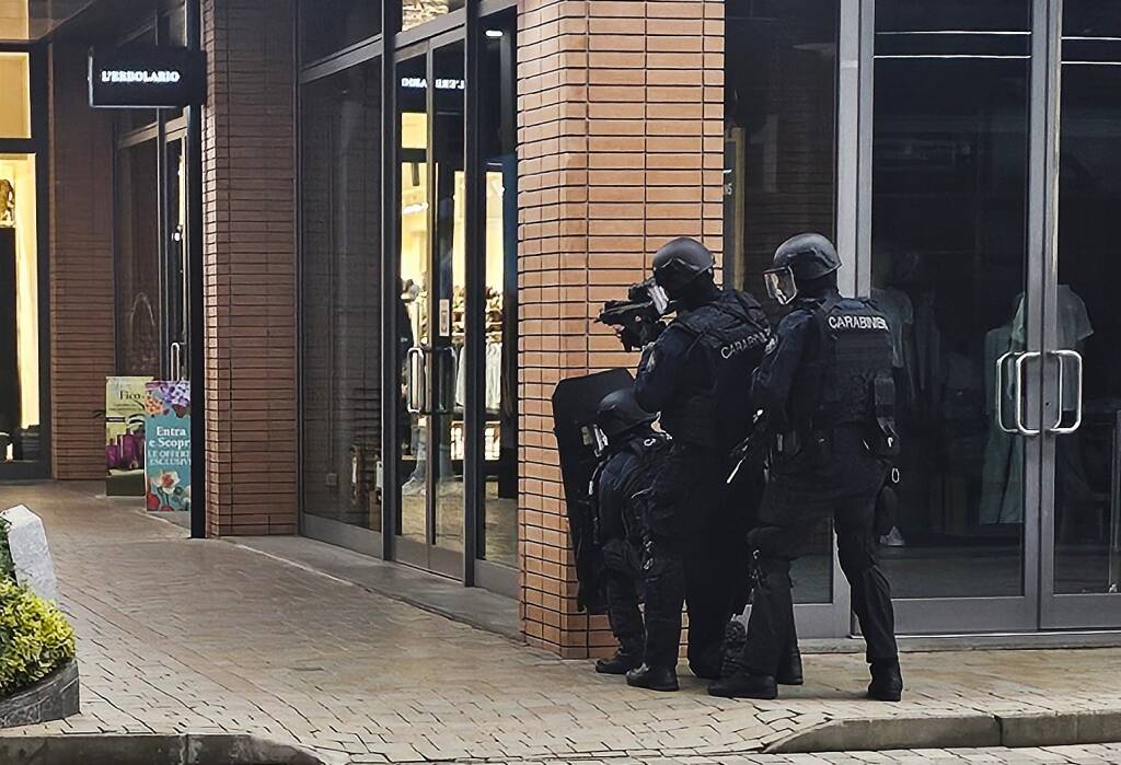 Esercitazione antiterrorismo all'outlet Vicolungo