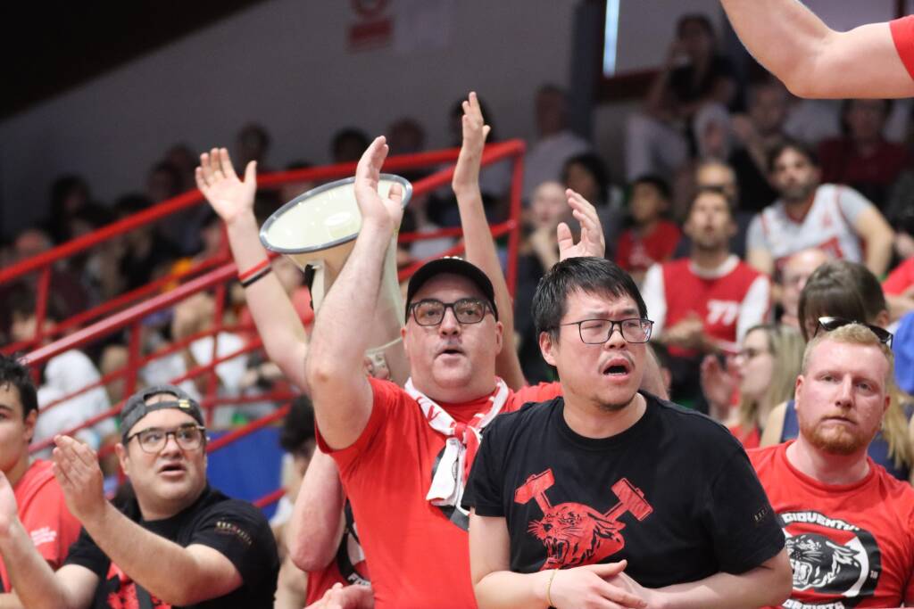 Gara1 tra Legnano Basket e Luiss Roma nelle foto di Viola Dimi
