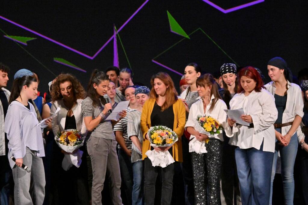 L'"Alter ego" del Liceo di Scienze Umane dell'Acof Olga Fiorini riempie di Teatro Sociale di Busto Arsizio