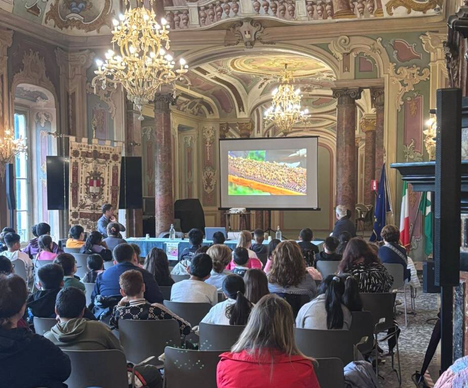 La Giornata mondiale delle api in Comune a Varese