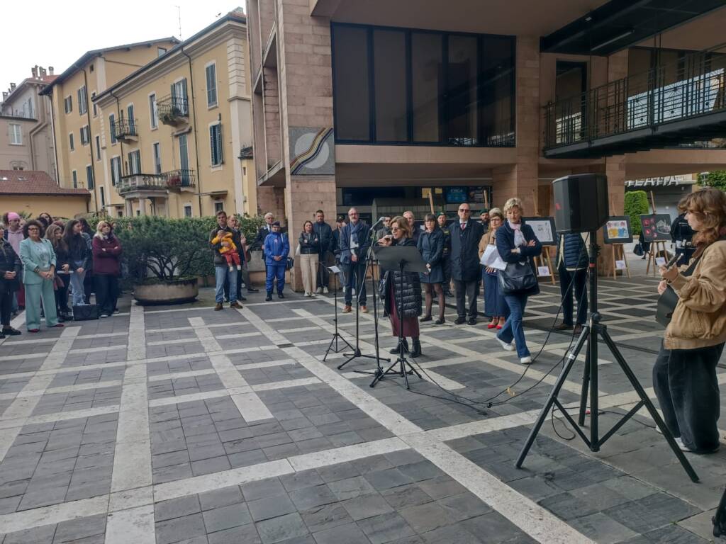 liceo artistico panchine rosse