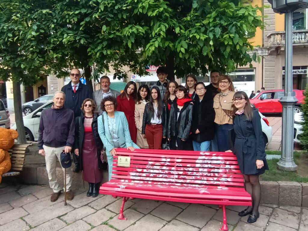 liceo artistico panchine rosse