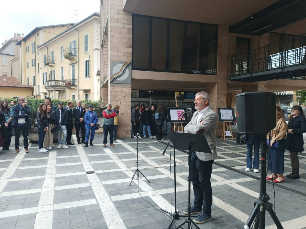 liceo artistico panchine rosse