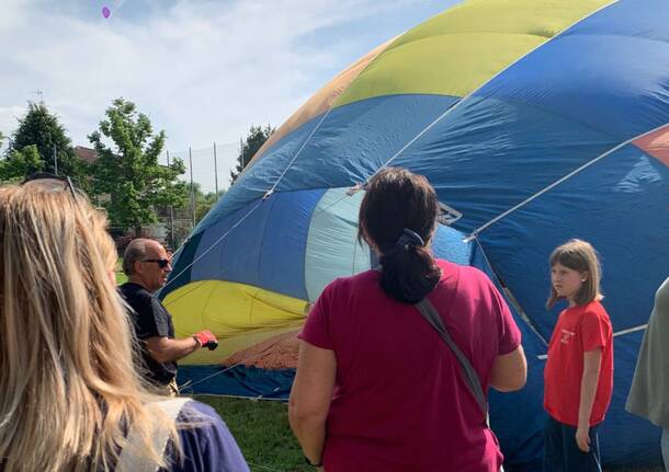 Il romanticismo della mongolfiera che non passa mai di moda fa felici grandi e piccoli a Materia