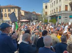 “No nazifascisti a Gallarate” la protesta in piazza contro il summit delle destre