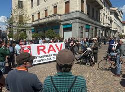 “No nazifascisti a Gallarate” la protesta in piazza contro il summit delle destre
