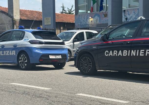 Polizia carabinieri auto 