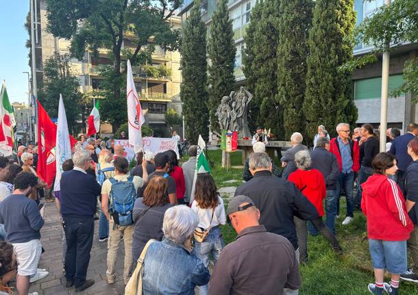 Il primo presidio a Busto Arsizio contro il raduno dell’ultradestra