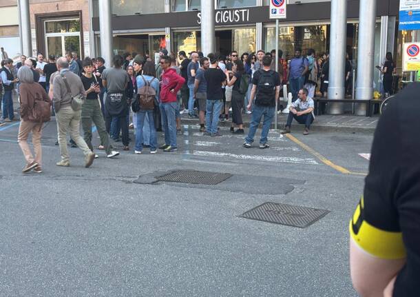 Presidio a Busto Arsizio contro il summit dell’ultradestra