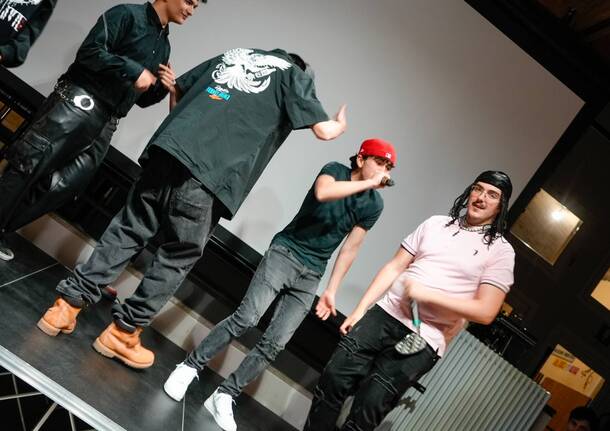 Giovani rapper sul palco di Materia: