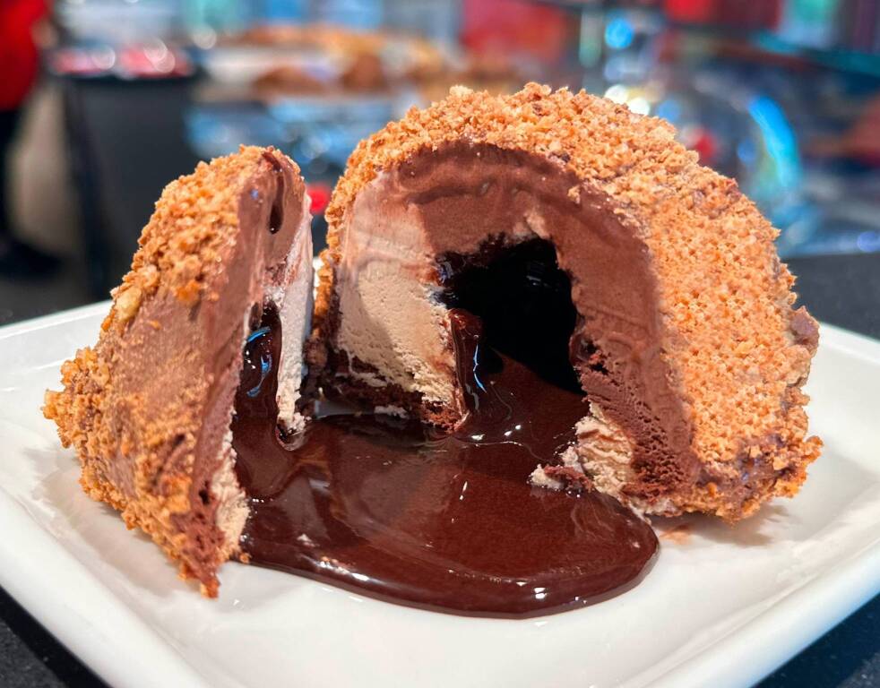 Saronno - Il nuovo tartufo all'amaretto del Punto Rosso Lazzaroni
