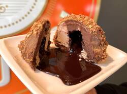 Saronno - Il nuovo tartufo all'amaretto del Punto Rosso Lazzaroni