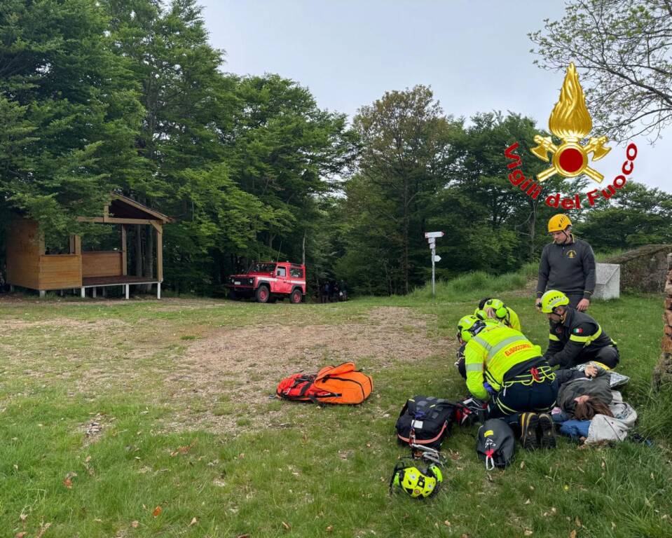 Soccorso alpino e vigili del fuoco sul Monte Piambello