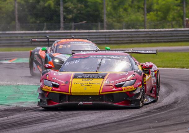 I bolidi del GT World Challenge sulla pista di Monza