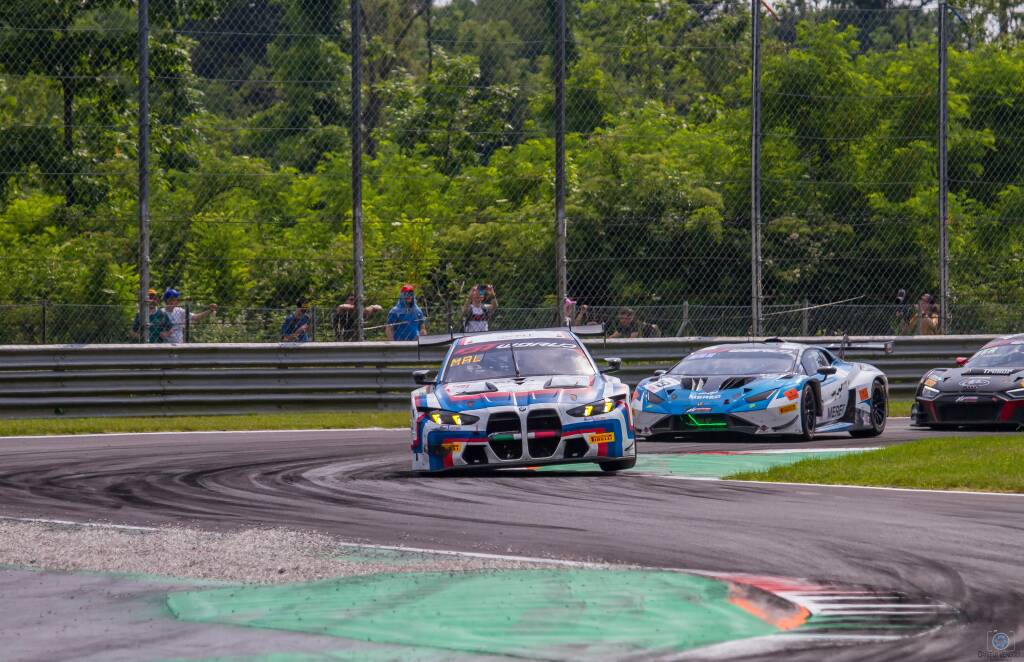 I bolidi del GT World Challenge sulla pista di Monza
