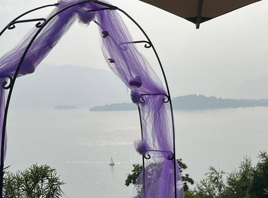 L\'Apericena Panoramico con Le Farfalle Lilla