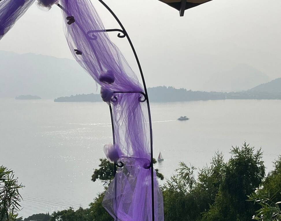 L\'Apericena Panoramico con Le Farfalle Lilla