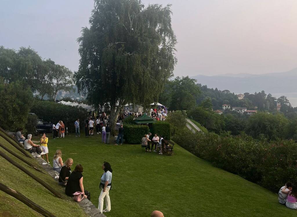 L\'Apericena Panoramico con Le Farfalle Lilla