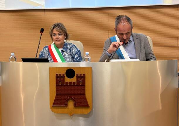 Il primo consiglio comunale di Saronno con Ilaria Pagani sindaca