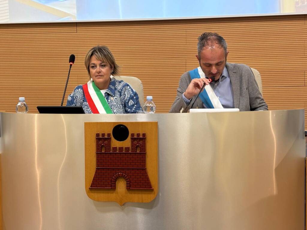 Il primo consiglio comunale di Saronno con Ilaria Pagani sindaca
