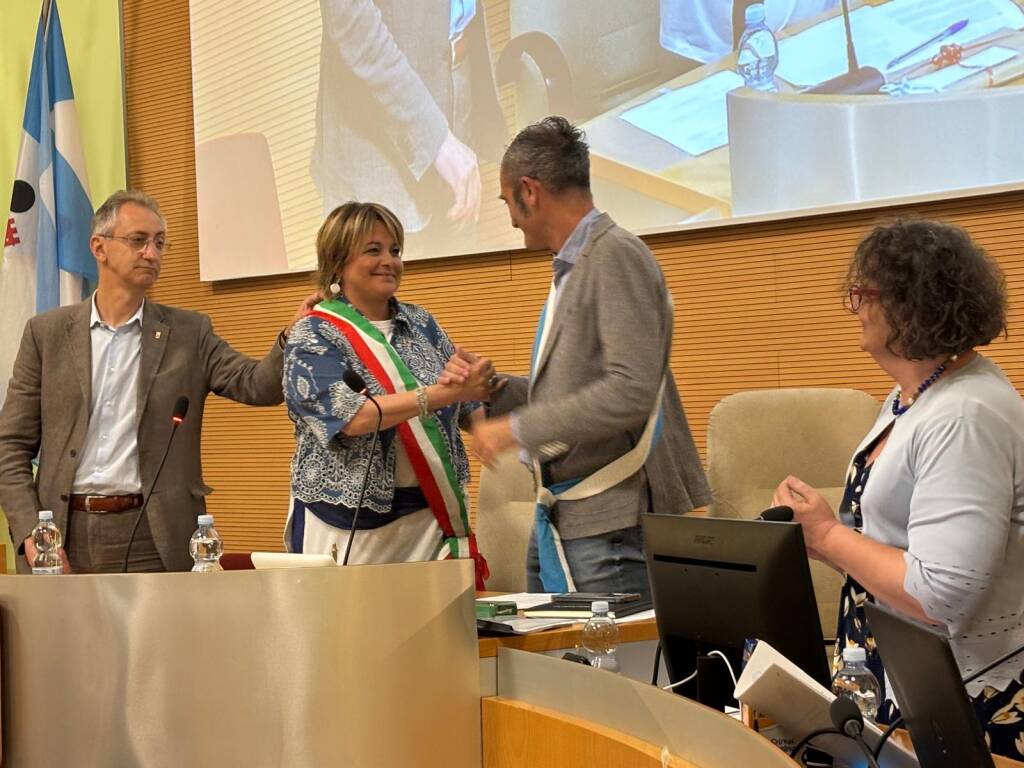Il primo consiglio comunale di Saronno con Ilaria Pagani sindaca