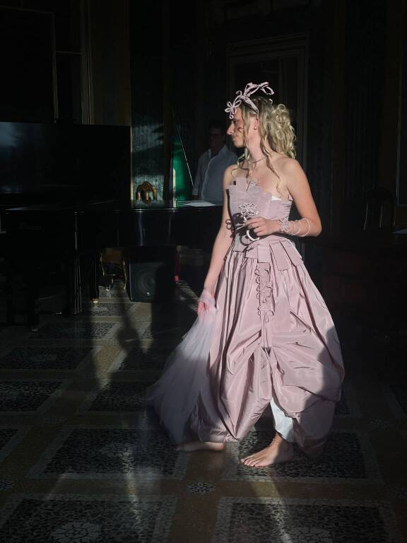 Df-Lab incanta Casciago: a Villa Castelbarco una sfilata di moda sostenibile e artistica