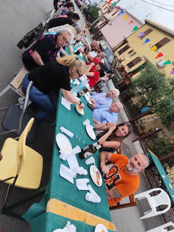 Festa in via Caboto a Villa Cortese 