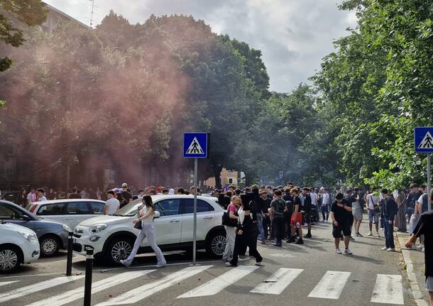 Fine scuola a Legnano 2025: studenti in festa  