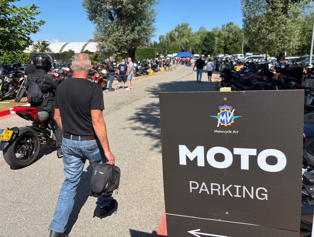 Folla alla Schiranna per gli 80 anni di MV Agusta