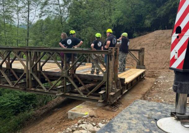 Il ponte provvisorio nel Biellese realizzato dai Genieri