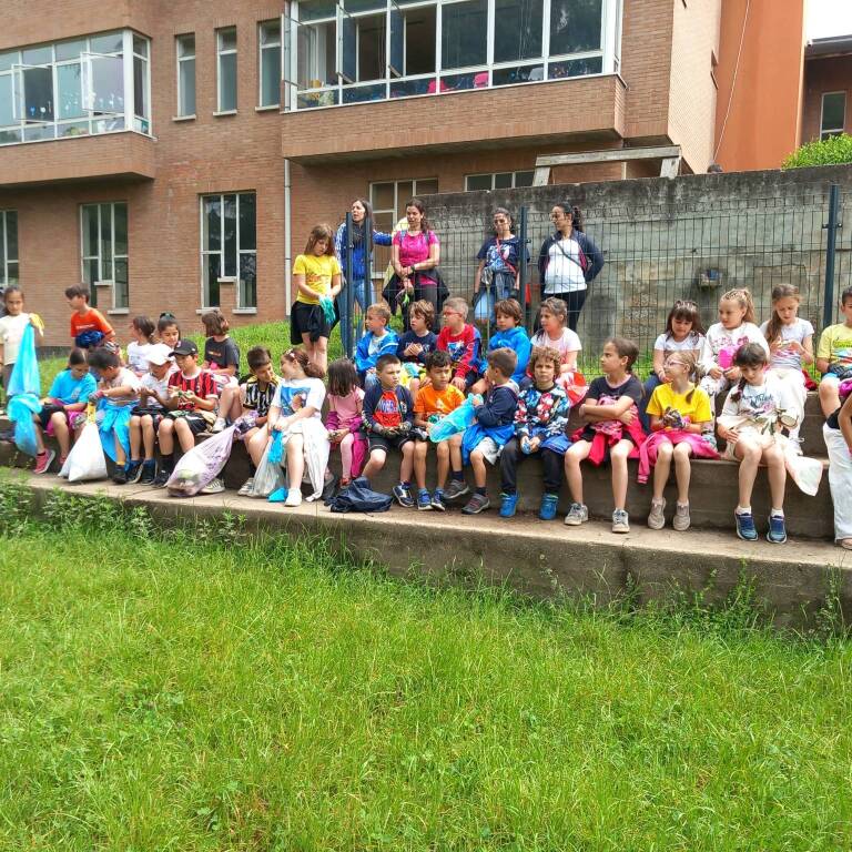 i bambini ripuliscono san fermo