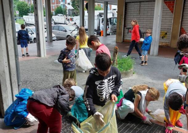 I bambini della primaria ripuliscono San Fermo