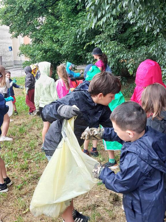 i bambini ripuliscono san fermo
