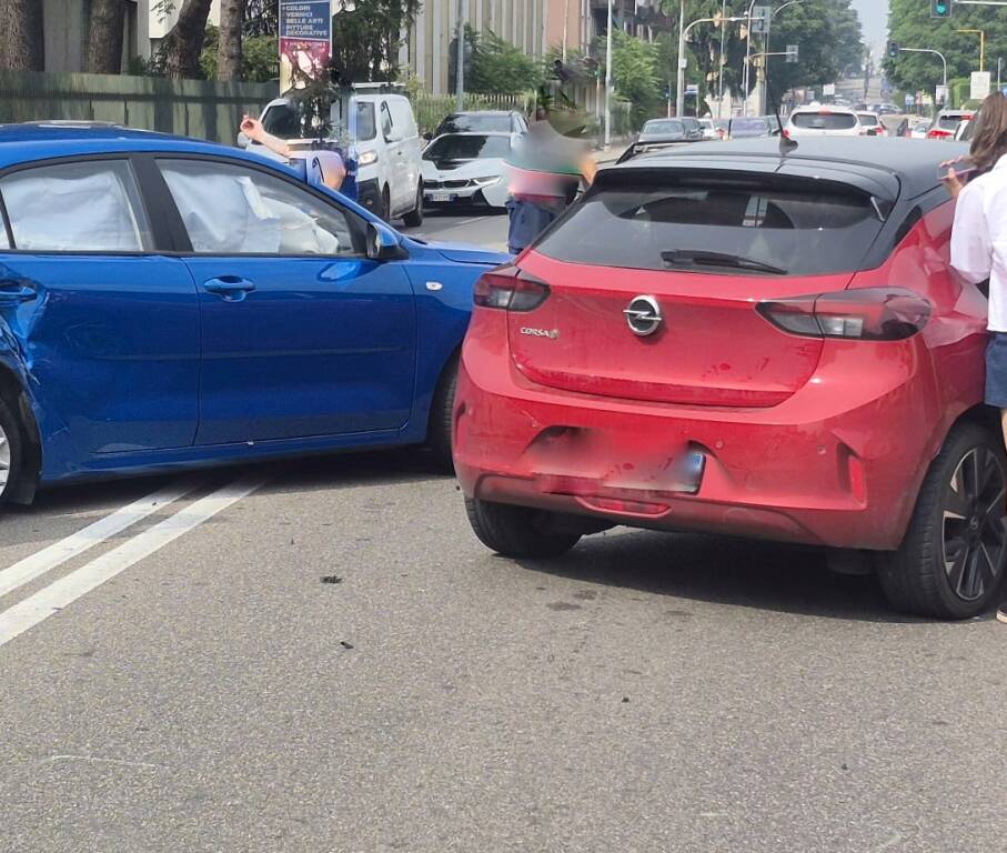 Incidente sul viale Toselli a Legnano 